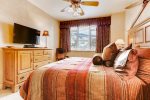 Master bedroom - Highlands Lodge 3 bedroom condo Beaver Creek CO
